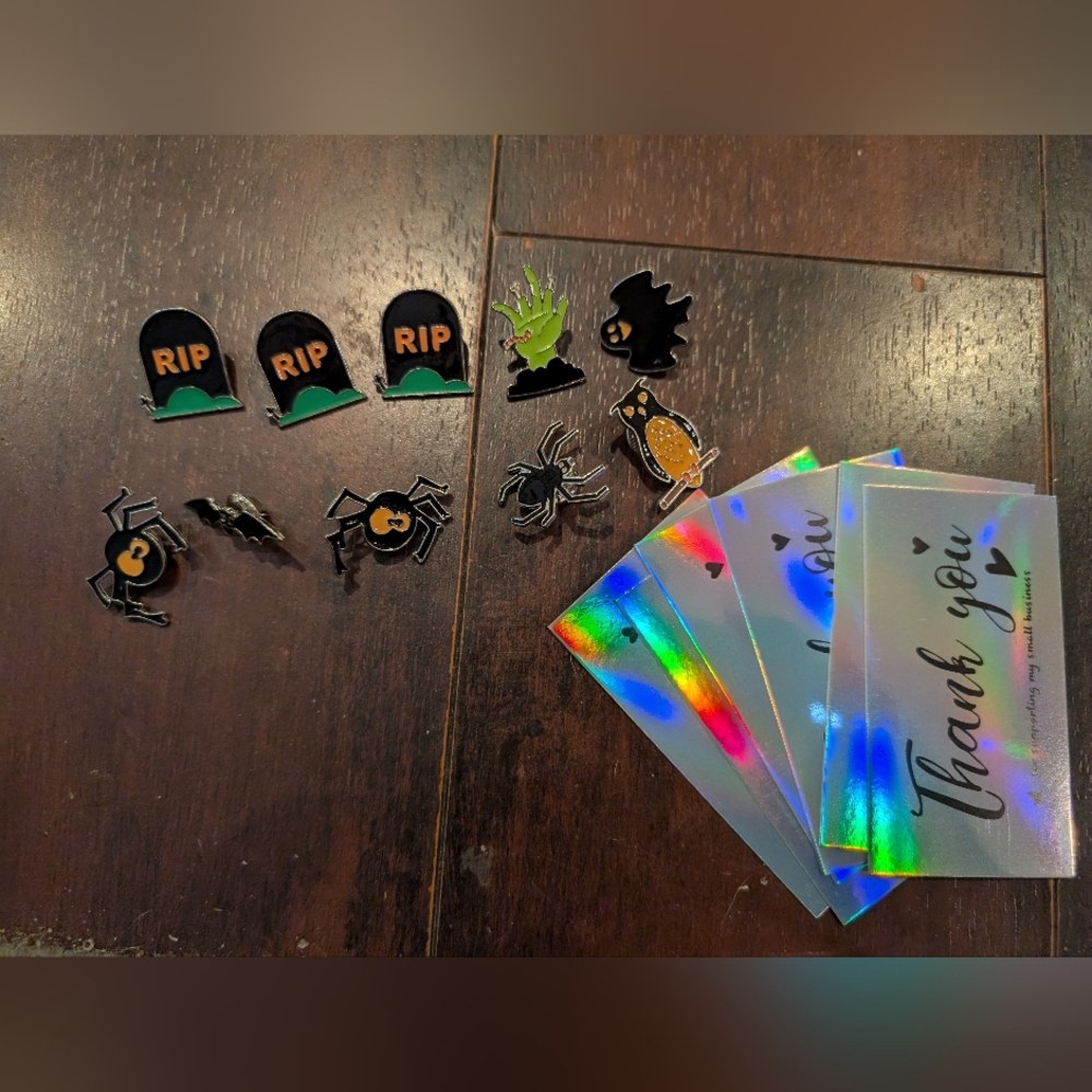 10 Halloween Pins And Thank You Cards